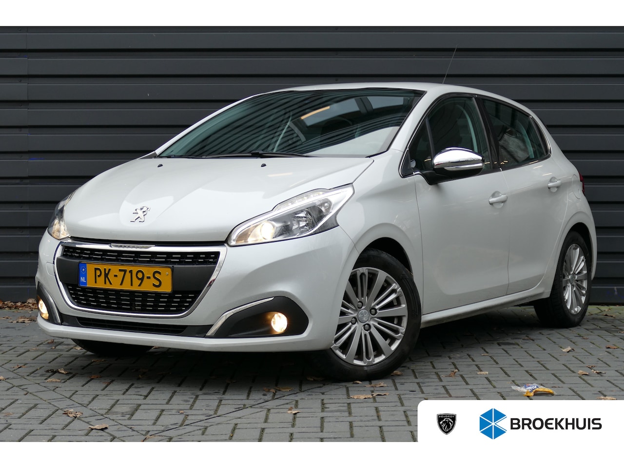 Peugeot 208 - 1.2 PURETECH 82PK 5-DRS ALLURE / NAVI / CLIMA / LED / PDC / 16"LMV / BLUETOOTH / CRUISECON - AutoWereld.nl