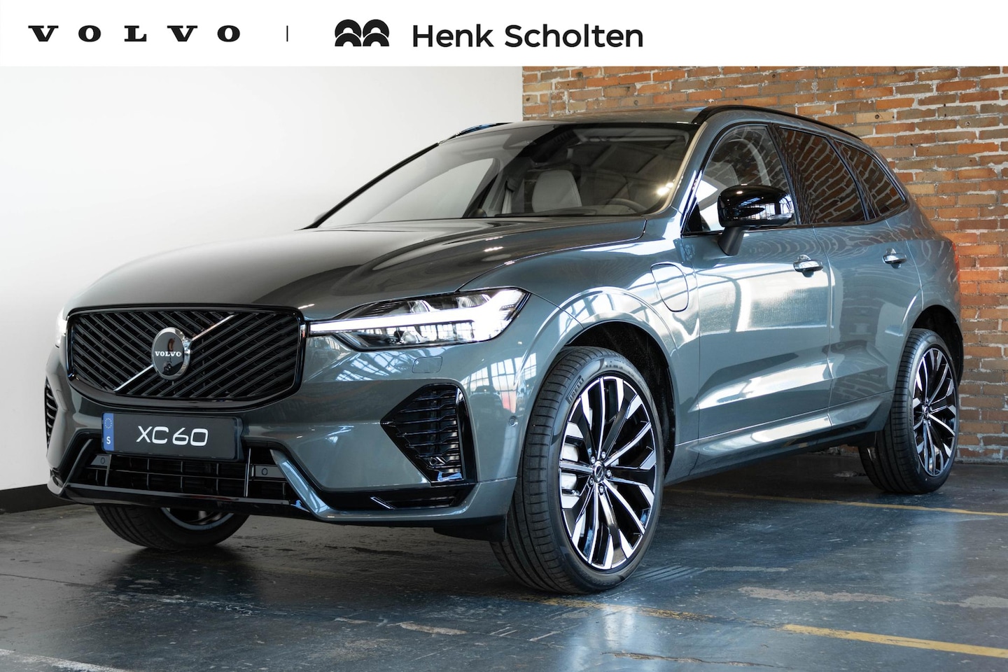 Volvo XC60 - T6 Plug-in hybrid AWD Ultra Dark | Executive Line | Bowers & Wilkins | Luchtvering | Geven - AutoWereld.nl