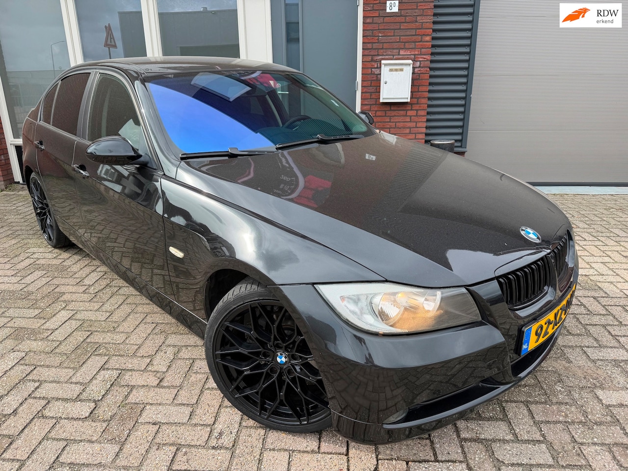 BMW 3-serie - 318i Business Line / Navi / PDC / 19 inch / NAP / Clima - AutoWereld.nl