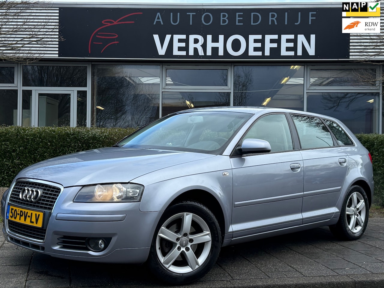 Audi A3 Sportback - 1.6 Attraction - NIEUWE DISTRIBUTIERIEM - VOLLEDIG ONDERHOUD AANWEZIG - CRUISE / CLIMATE C - AutoWereld.nl