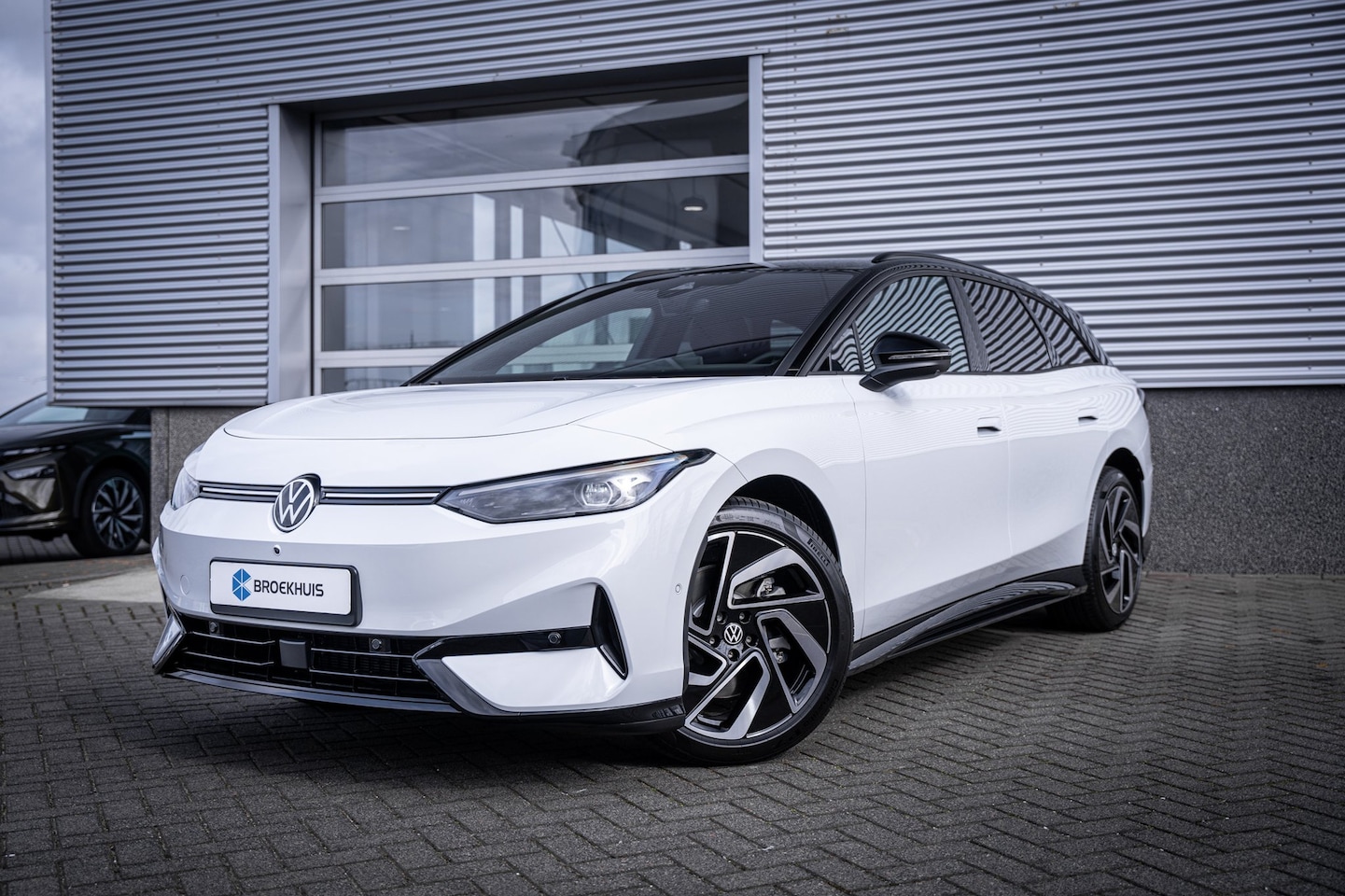 Volkswagen ID.7 Tourer - Limited Edition | Achterbank in ongelijke delen neerklapbaar incl. middenarmsteun en doorl - AutoWereld.nl