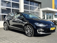 Volkswagen e-Golf - E-DITION Airco Cruise controle Digitaal display Apple carplay Achterruitrij camera Telefoo