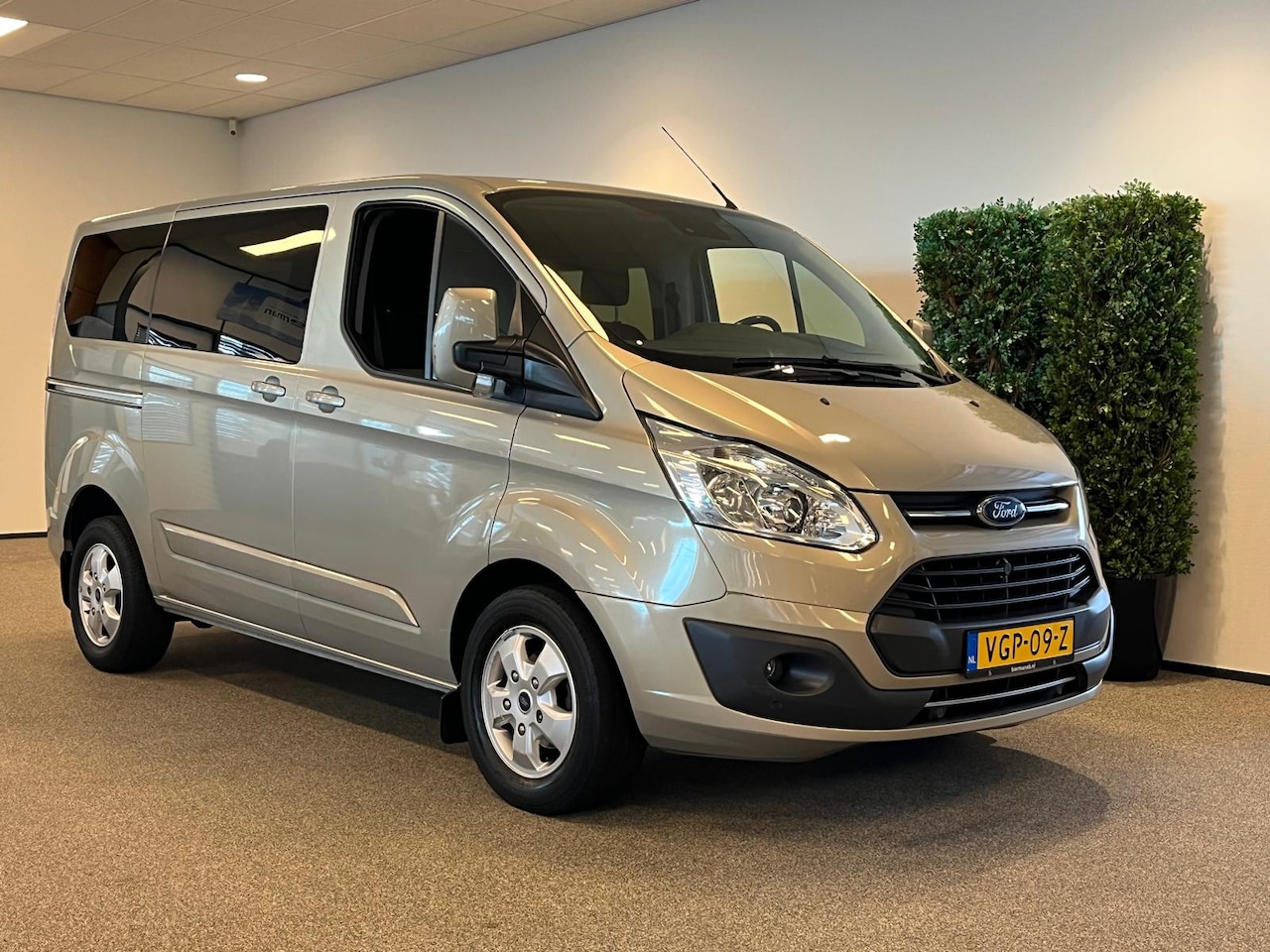 Ford Transit Custom - L1H1 Rolstoelbus Bodemverlaging XXL-Ombouw - AutoWereld.nl