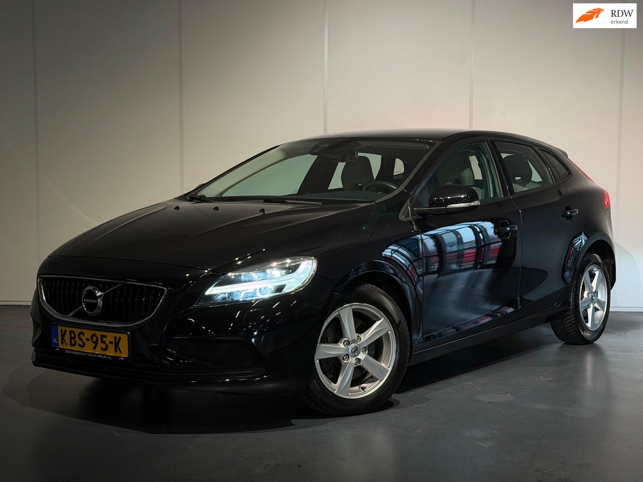 Volvo V40 - 2.0 T2 Nordic /Clima/Cruise/PDC/LED/Leer/NAVI/Stoelverw. - AutoWereld.nl
