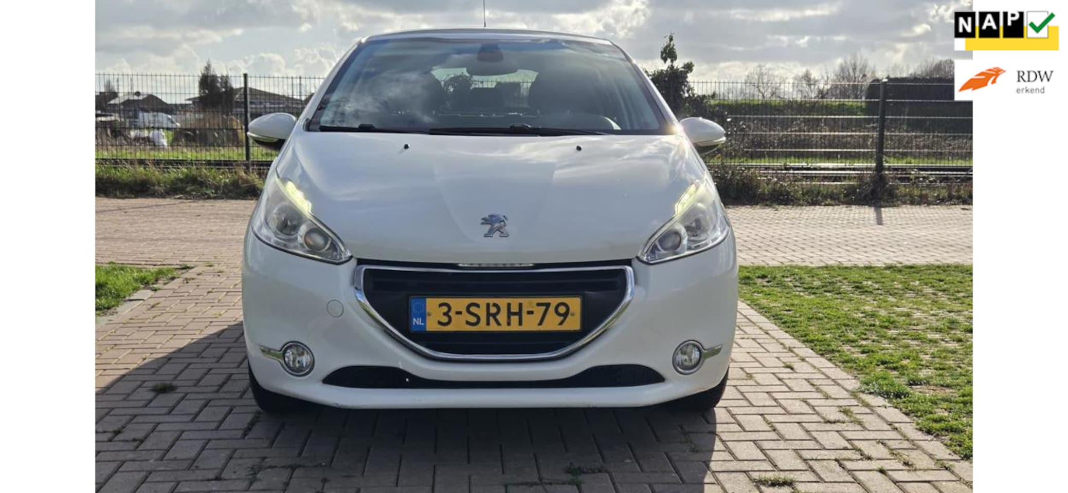 Peugeot 208 - 1.2 VTi Allure |PANO DAK|NIEUWE APK 03/27 - AutoWereld.nl