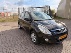 Hyundai i20 - 1.4i Dynamic XL (2011) 101PK | Airco | PDC | LM Velgen | 5-Deurs | 2e Eigenaar | Zuinig |