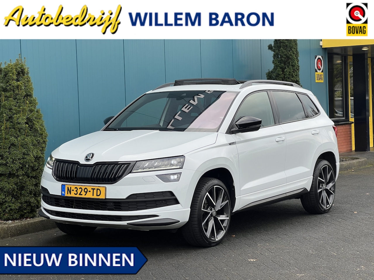Skoda Karoq - 1.5 TSI DSG AUT. Sportline Business PANO | CANTON.AUDIO | CARPLAY | TREKH.ELEK | STUUR/STO - AutoWereld.nl