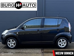 Daihatsu Sirion 2 - 1.3-16V Comfort - AIRCO - EL. RAMEN + SPIEGELS - CPV - STUURBEKRACHTIGING - NAP - NL AUTO