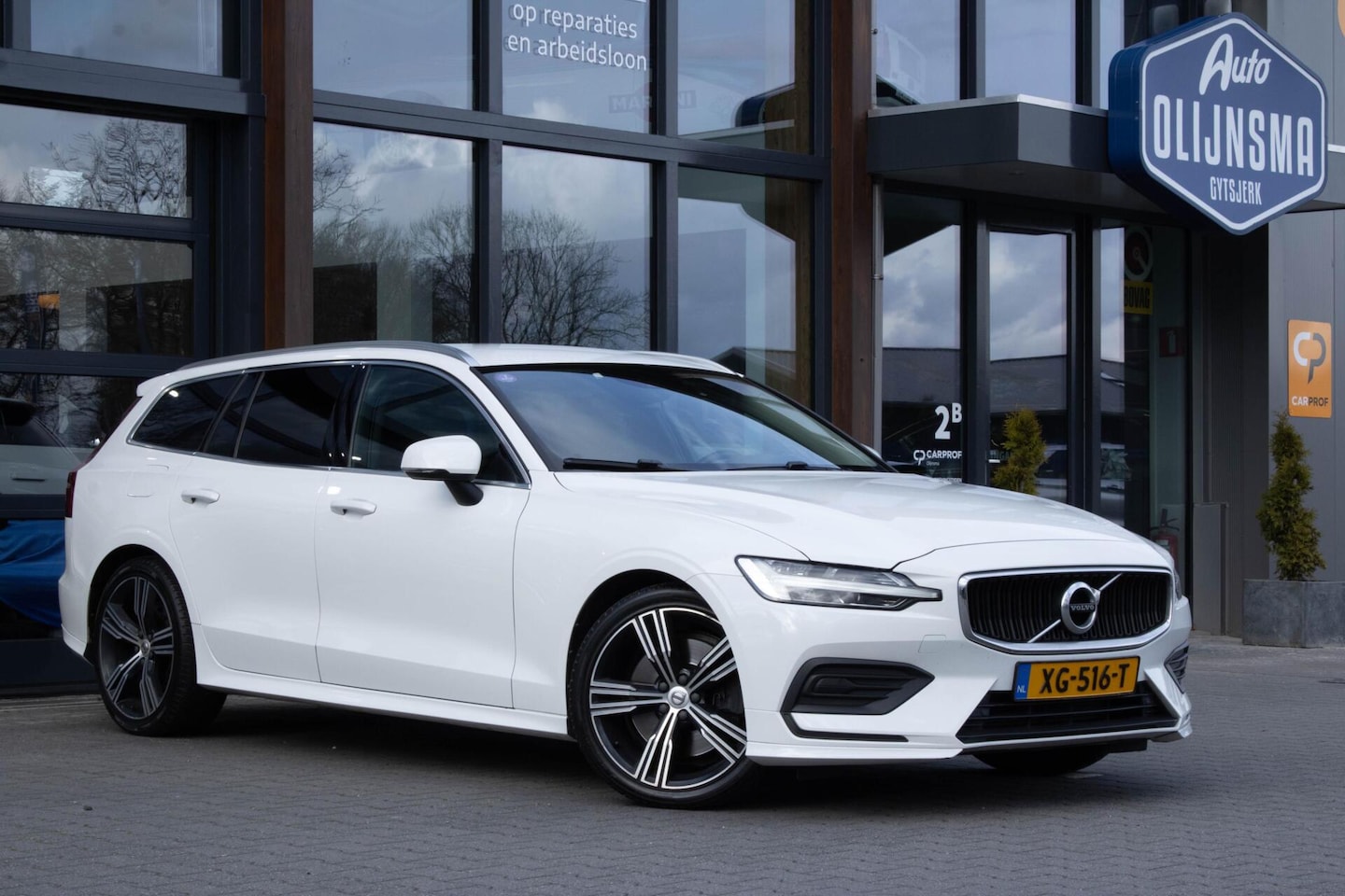 Volvo V60 - 2.0 T5 Bodykit|Clima|Navi|19inch - AutoWereld.nl
