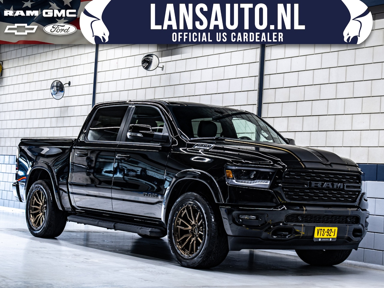 Dodge Ram 1500 - Night Edition 5.7L Hemi V8 Automaat 22" Fuel Wheels | Striping - AutoWereld.nl