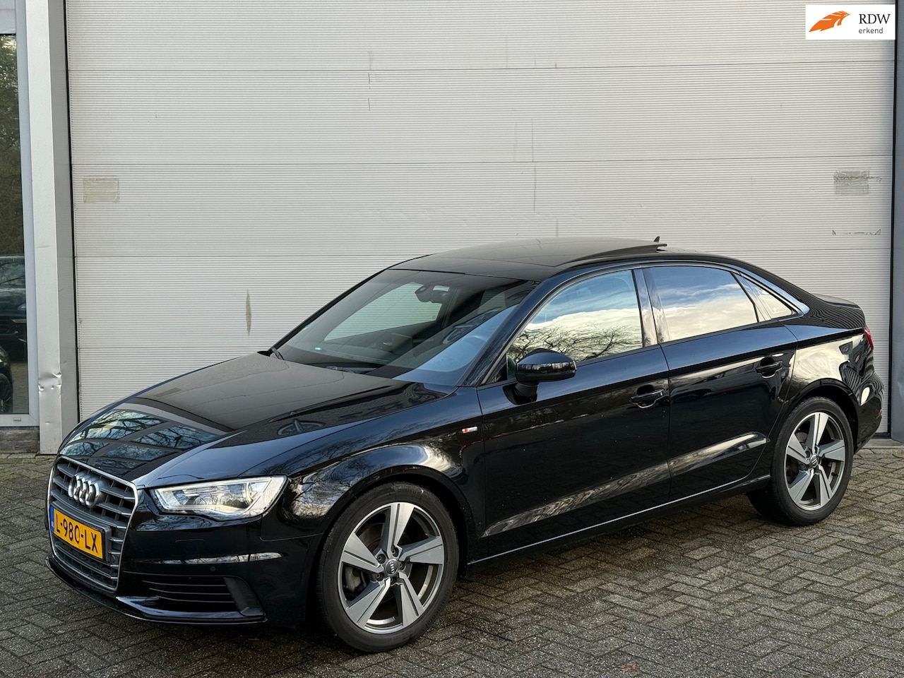 Audi A3 Limousine - 1.8 TFSI Ambition Pro Line S l Pano l Volleder l Kleppenuitlaat l Climate l Xenon l - AutoWereld.nl