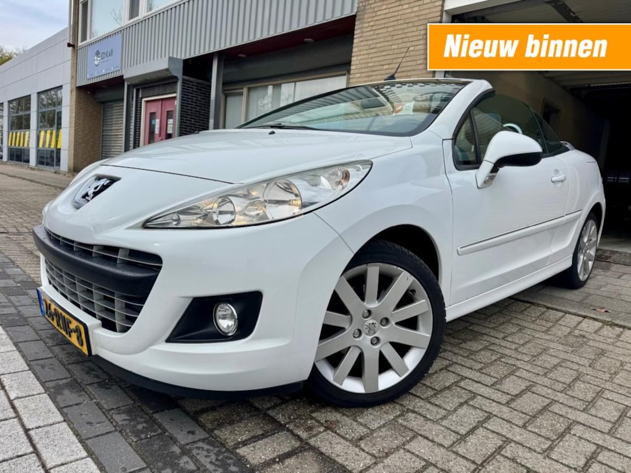 Peugeot 207 - CC 1.6 VTi Noir en Blanc LEER CLIMA 2de EIG. NETTE AUTO RIJDT GOED NAP APK - AutoWereld.nl