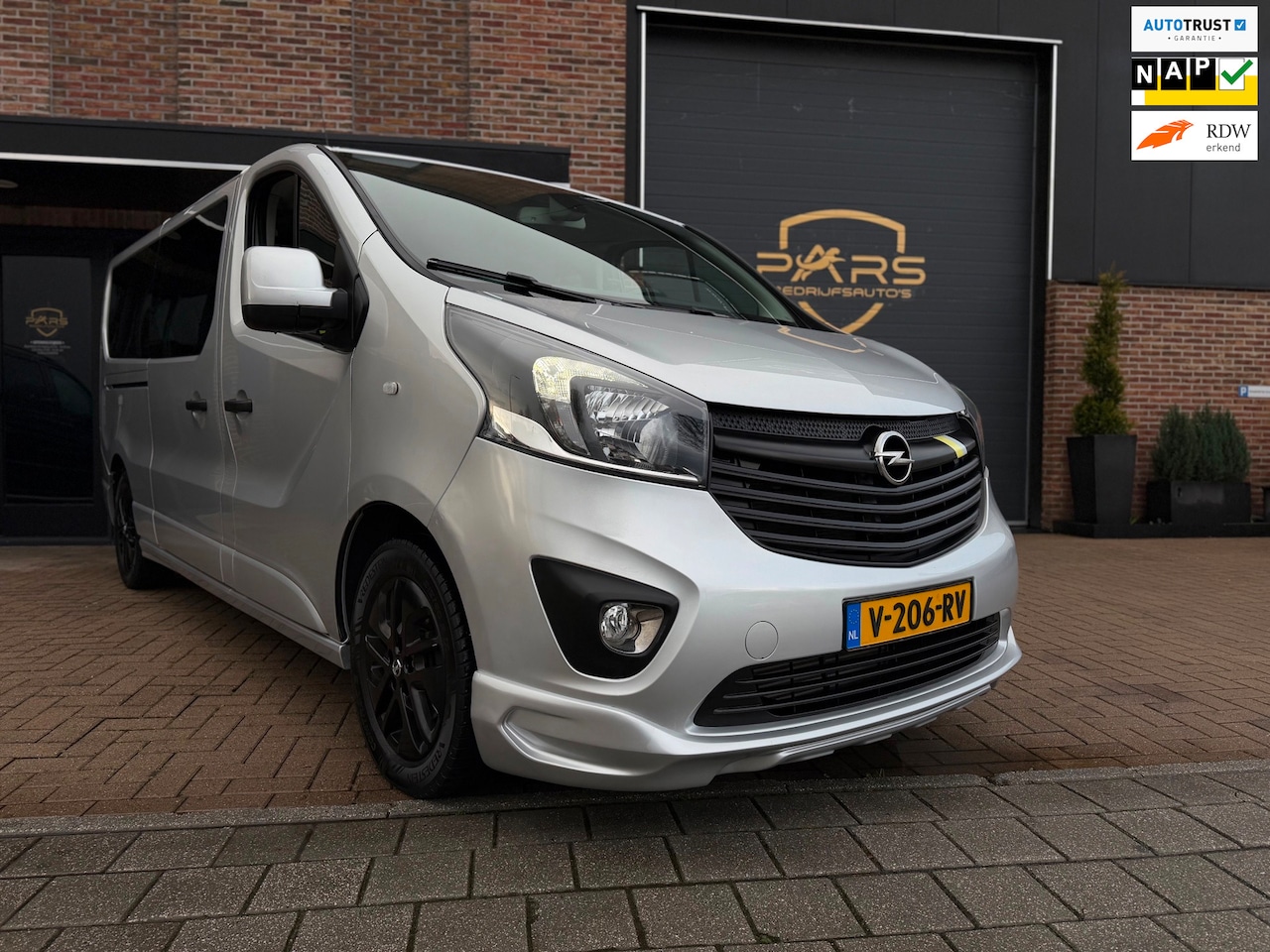 Opel Vivaro - 1.6 CDTI L2H1 DC Sport EcoFlex Dubbele Cabine Dubbele Schuifdeuren Airco Navi Keyless Entr - AutoWereld.nl