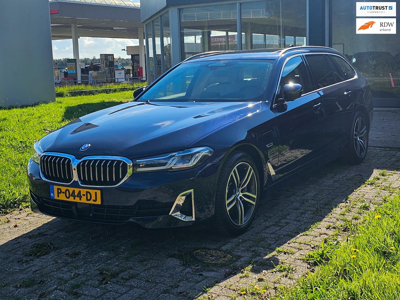 BMW 5-serie Touring - 530e xDrive Edition Plus Org. NL Full opt. - AutoWereld.nl