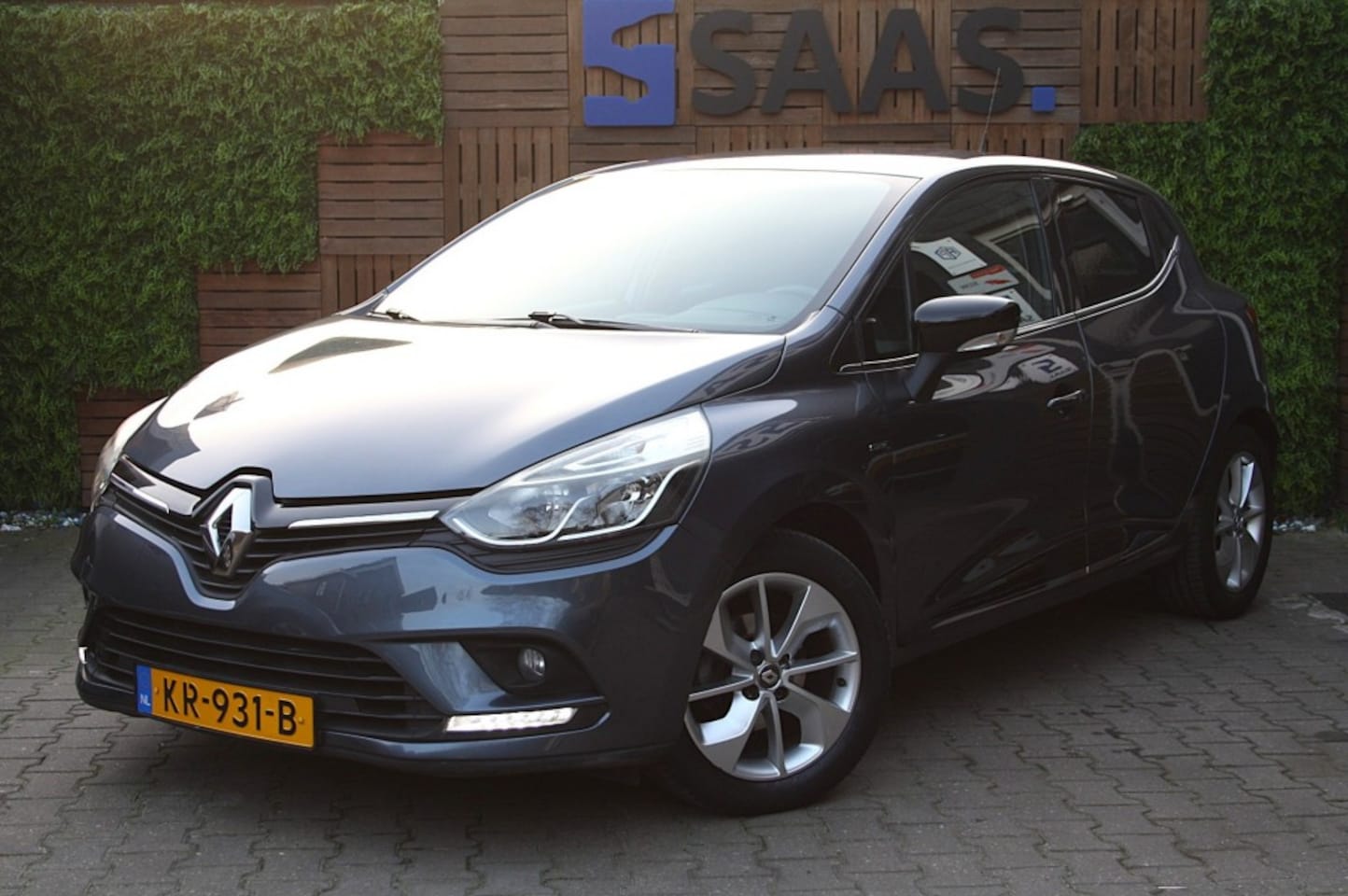 Renault Clio - 0.9 TCe Limited / NAP / Cruise Cntrl / Airco / PDC / Navi - AutoWereld.nl
