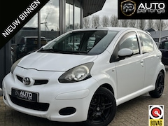 Toyota Aygo - 1.0-12V Xcite White | LUXE | Lederen Bekeding | Airco | Spoiler | 5 Deurs | NIEUWE APK |