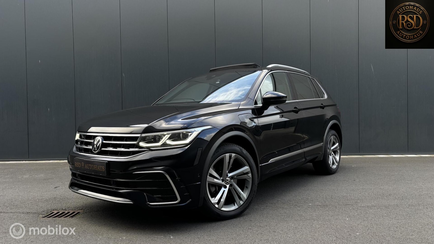 Volkswagen Tiguan - 1.4 TSI eHybrid R-Line Pano camera Matrix btw - AutoWereld.nl