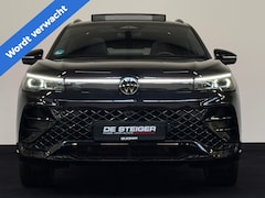 Volkswagen Tiguan - 1.5 eHybrid R-Line Black Style 272 PK Pano 360 Harman Kardon Massage Trekhaak