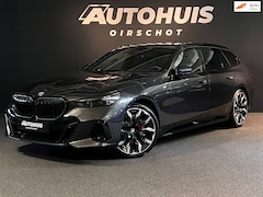 BMW 5-serie Touring - 520i High Executive Edition M Stuurverwarming/Bower&Wilkins/21"/Glazendak/Trekhaak/ 360Cam