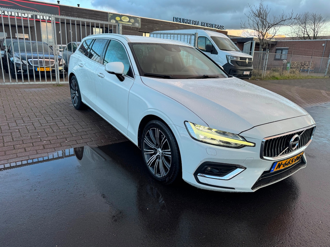 Volvo V60 - 2.0 D4 Inscription XENON/LINE-ASSIST FULL-FULL - AutoWereld.nl