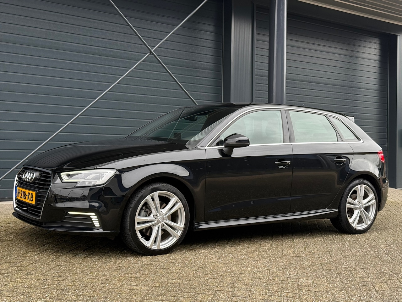 Audi A3 Sportback - 40 e-tron Advance Sport S, Stoelverw., Lane assist, Led, Digi dash, Navi plus - AutoWereld.nl