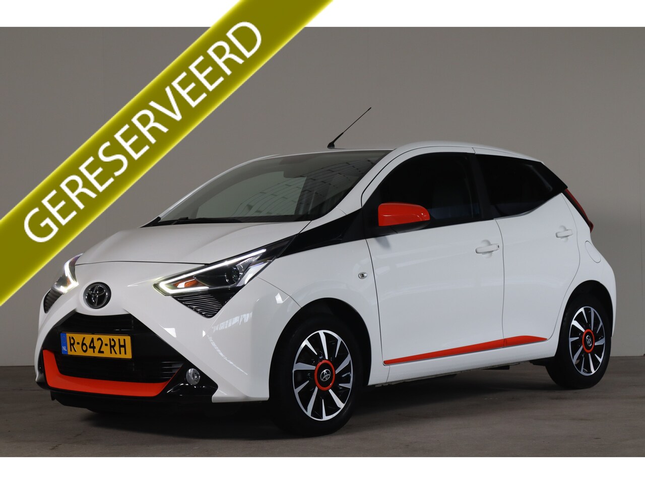Toyota Aygo - 1.0 VVT-i x-joy Climate I Apple Car-Play I Camera - AutoWereld.nl