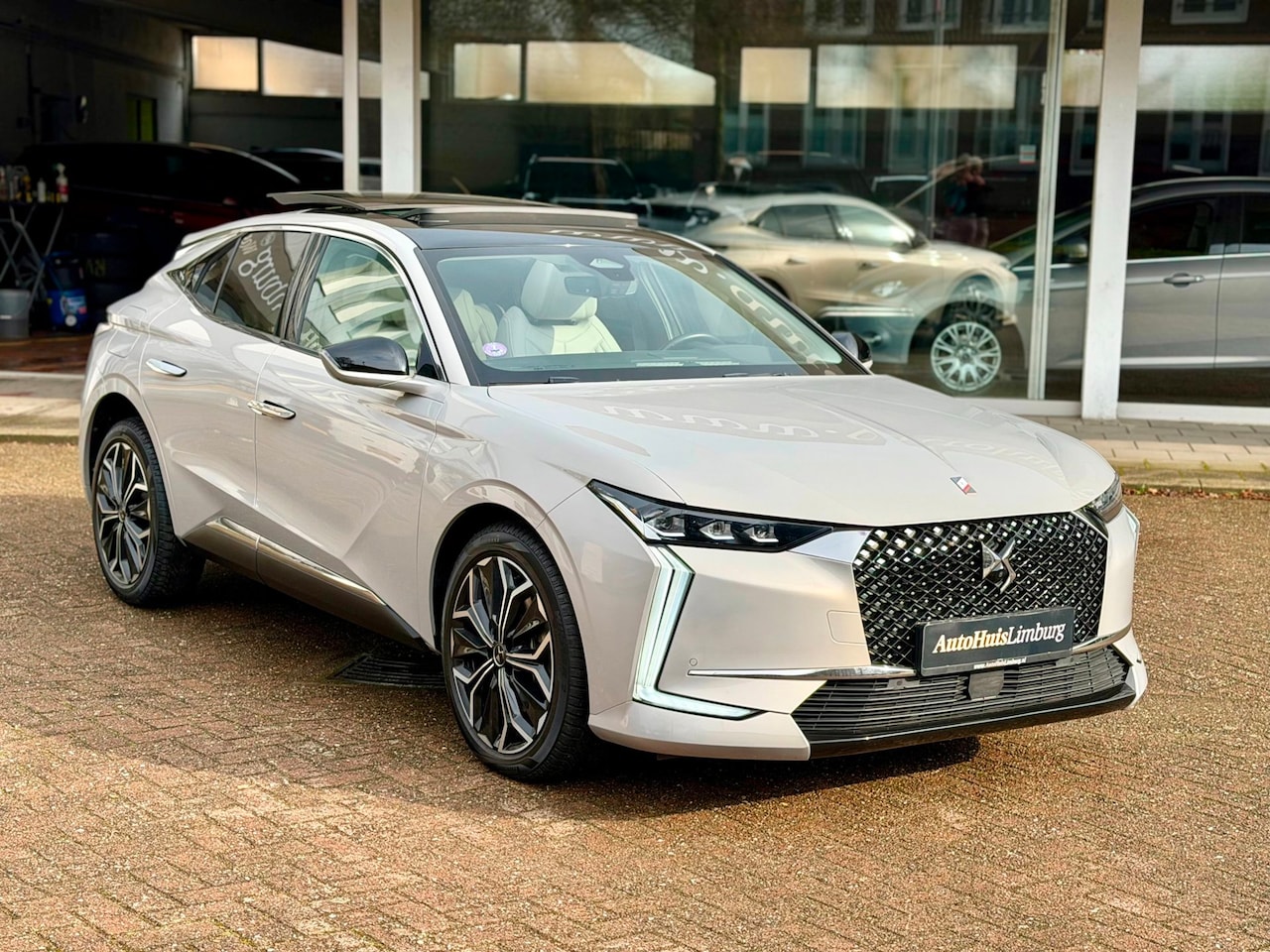 DS 4 - E-Tense Rivoli|Pano|Camera|NAV|Nieuwstaat|Wit interieur|HUD|Night Vision - AutoWereld.nl