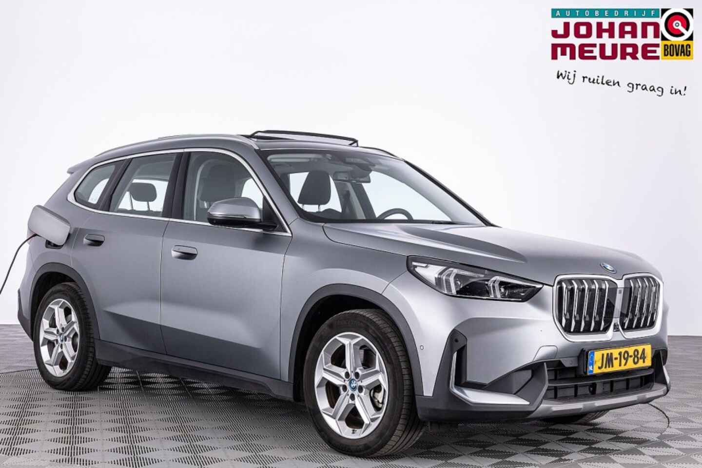 BMW iX1 - xDrive30 Launch Edition 67 kWh *SOH 99%* PANORAMADAK | Head-Up | Full LED - AutoWereld.nl