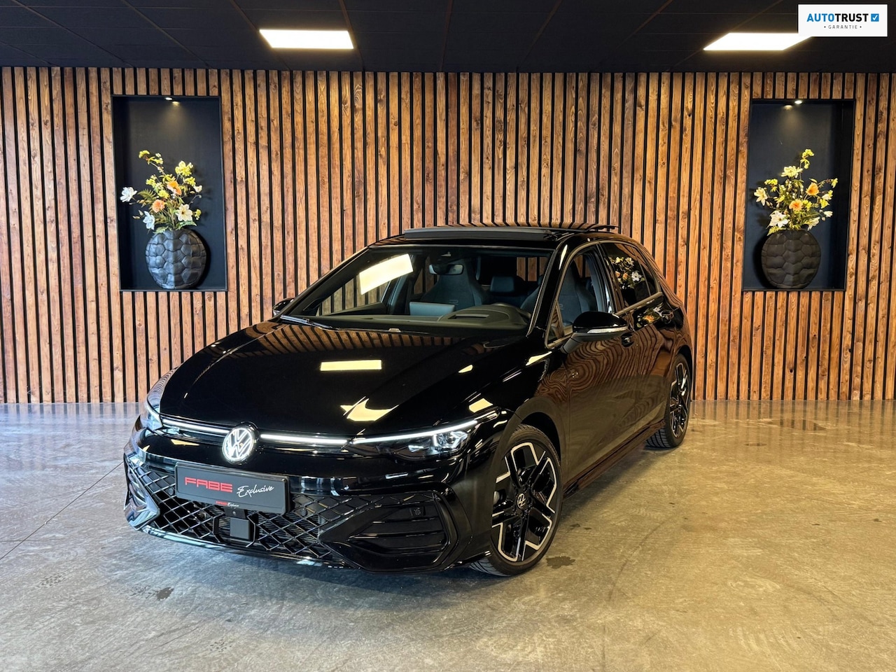 Volkswagen Golf - 1.5 eTSI R-Line / 360 Camera / Pano / H/K / Stoel/Stuur verwarming / Carplay - AutoWereld.nl