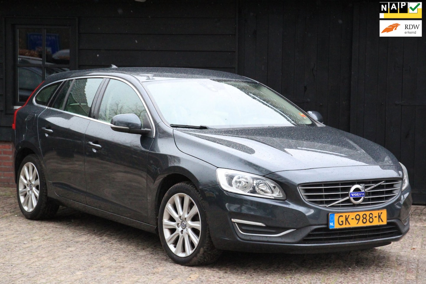 Volvo V60 - 2.0 D2 Summum Business Leer/Stoelverwarming/Navigatie/Parkeersensor - AutoWereld.nl