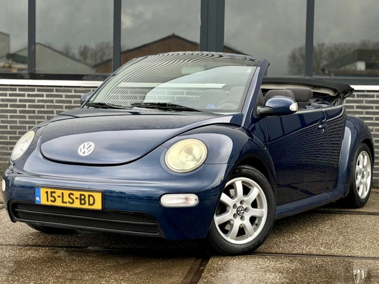 Volkswagen New Beetle Cabriolet - 2.0 - AutoWereld.nl