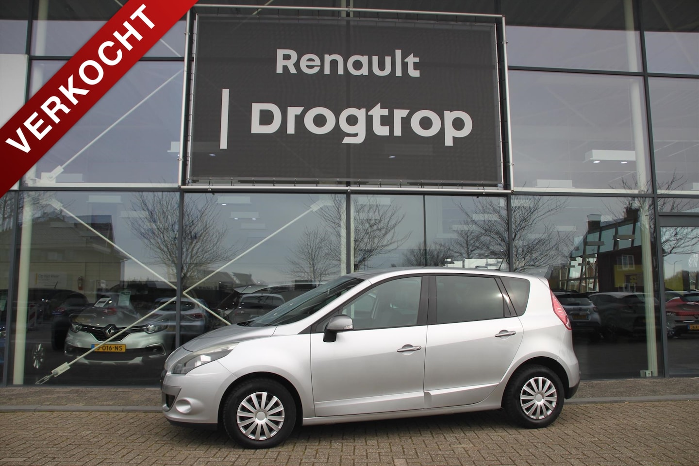 Renault Scénic - 110PK-CELSIUM-NAVI-AIRCO-CRUISE-TREKH-PDC- - AutoWereld.nl