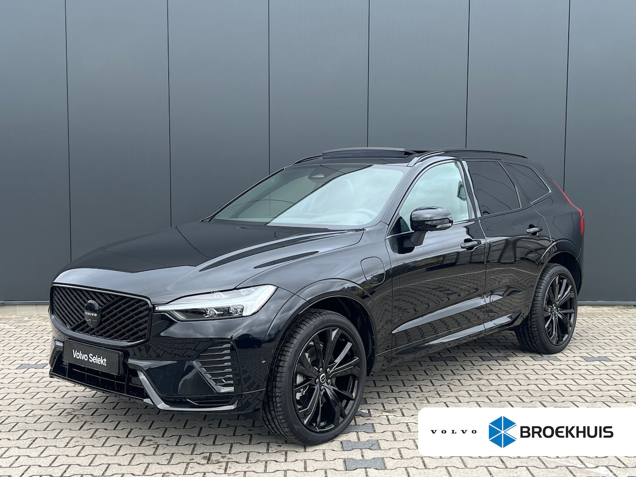 Volvo XC60 - Plus Black Edition | Panoramadak | Head-up display | Harman Kardon | 360 Camera | Sportsto - AutoWereld.nl
