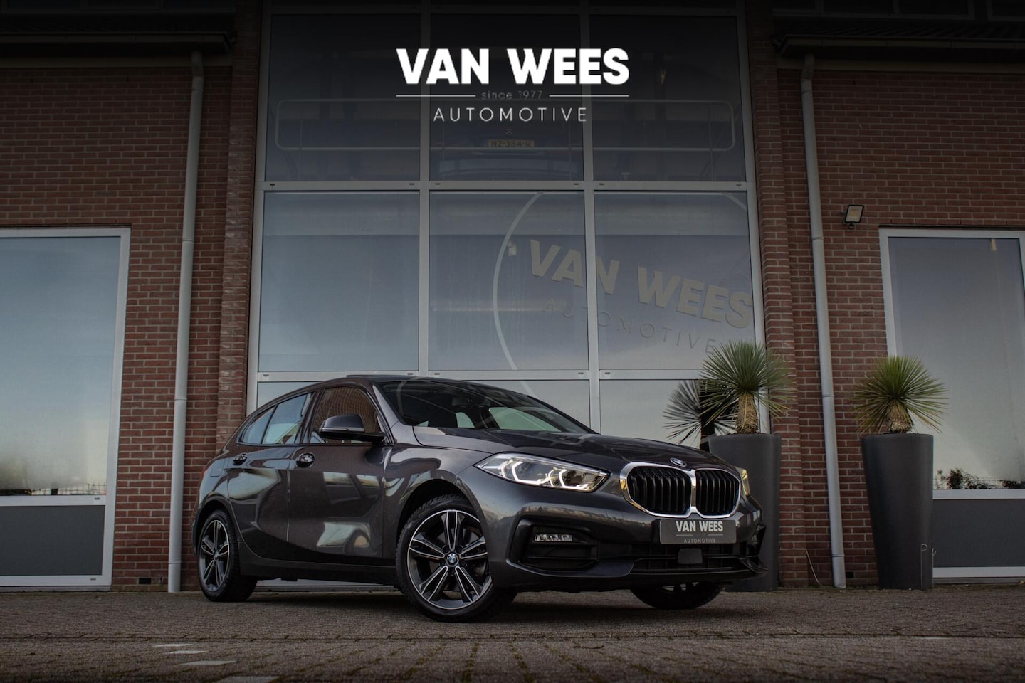 BMW 1-serie - 118i F40 Executive Edition Sport-Line | 1e eigenaar | Dakraam | BTW auto | LED | Sportstoe - AutoWereld.nl