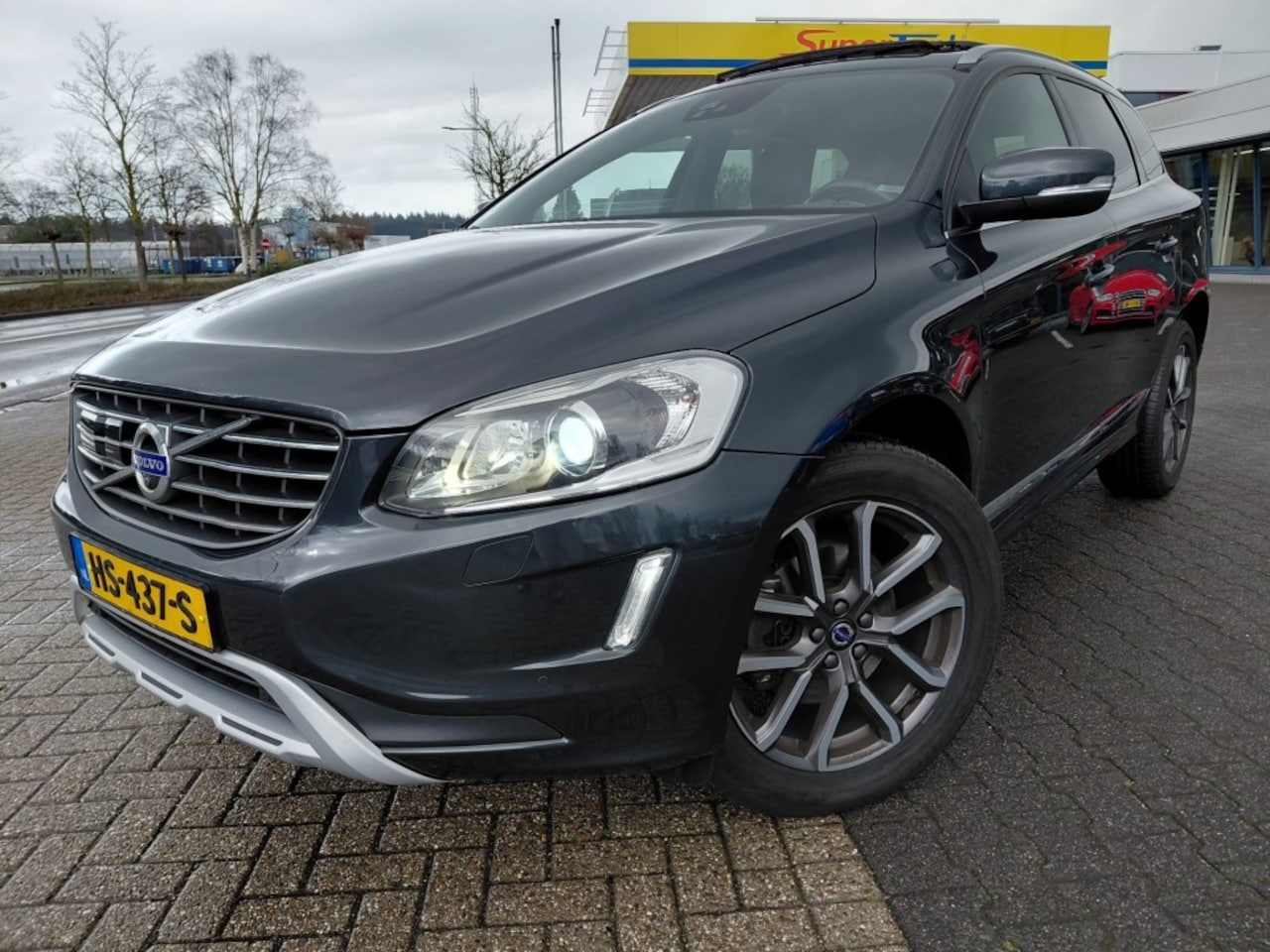 Volvo XC60 - T5 R-DESIGN PANO KEYLESS CAMERA ADD. CRUISE - AutoWereld.nl