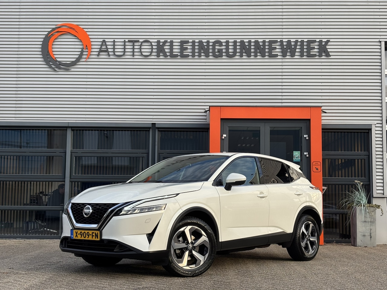 Nissan Qashqai - 1.3 MHEV Xtronic N-Connecta / Allseason Banden / Trekhaak / Head-Up Display / AndroidAuto - AutoWereld.nl