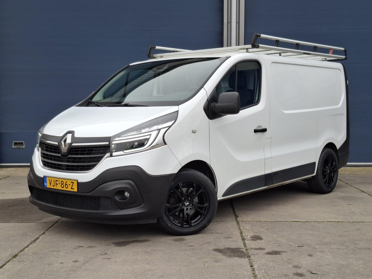 Renault Trafic - 2.0 dCi 145 T27 L1H1 Comfort AUTOMAAT / IMPERIAL / NAVI / KASTEN INRICHTING / TREKHAAK - AutoWereld.nl
