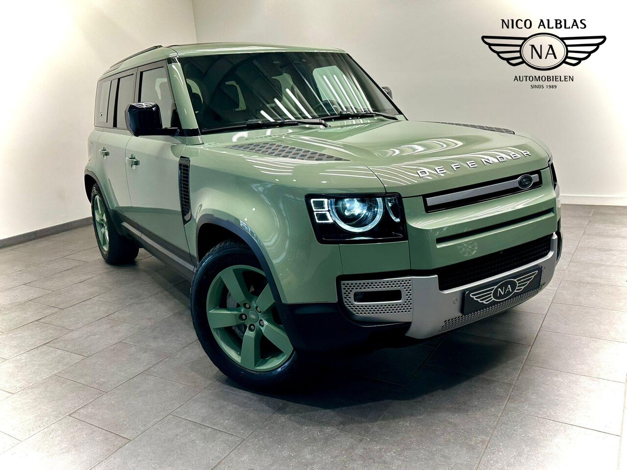 Land Rover Defender 110 - 2.0 P400e 110 75 Edition AWD 2.0 P400e 110 75 Edition AWD - AutoWereld.nl