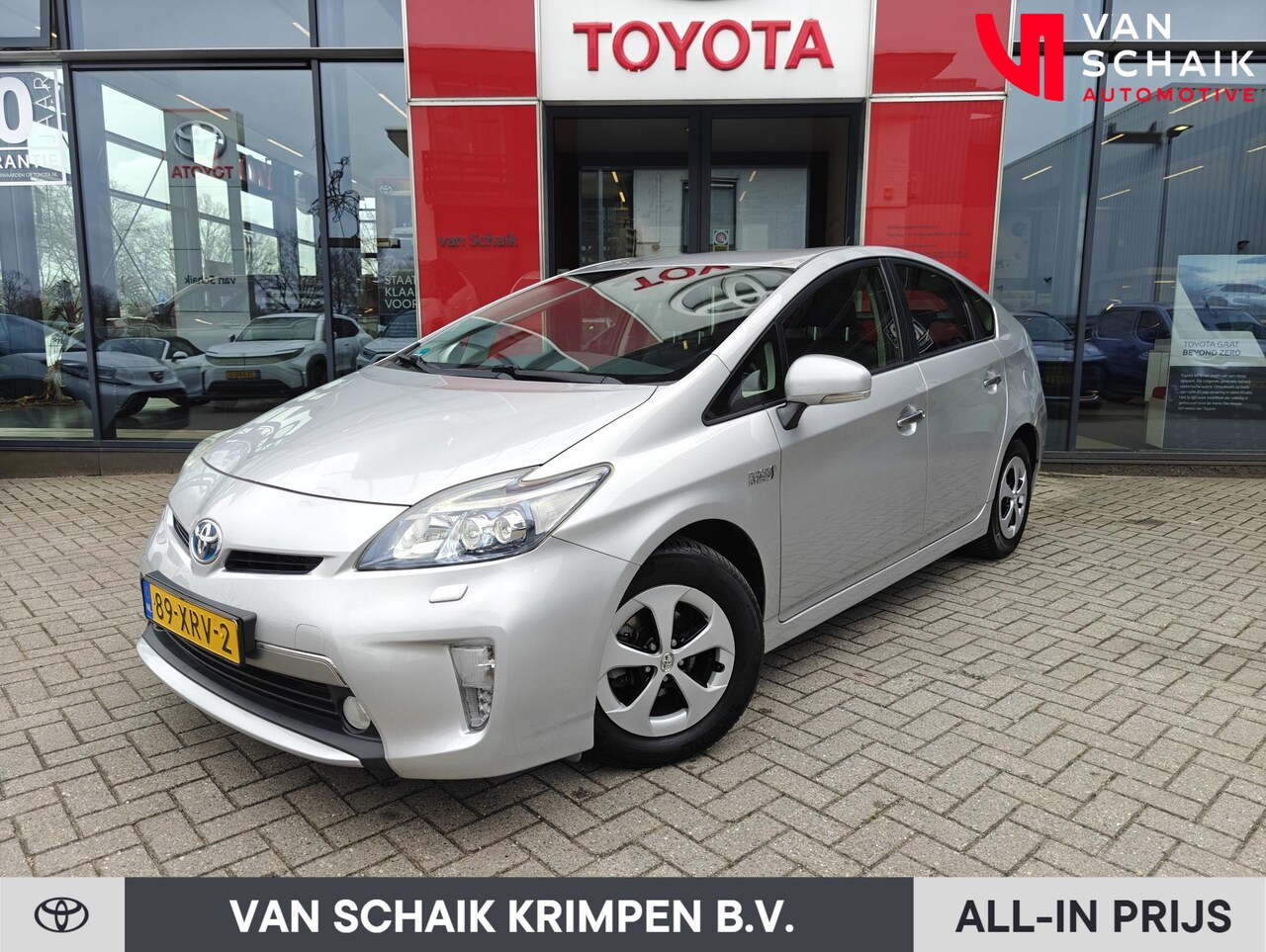 Toyota Prius - 1.8 Plug-in Dynamic Business NL Auto Stoelverwarming, HUD, Allseasons - AutoWereld.nl