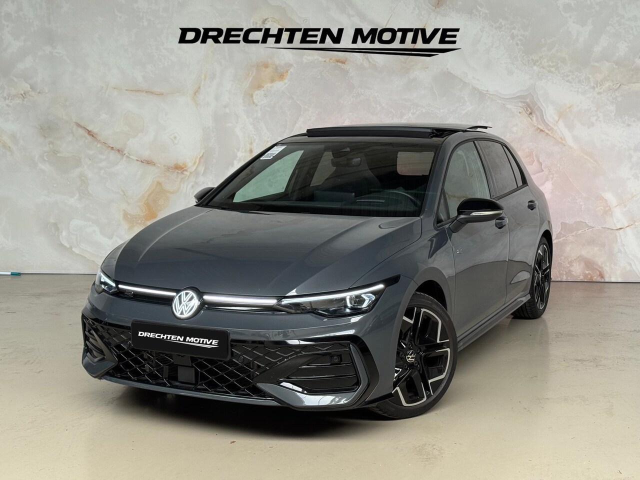 Volkswagen Golf - 1.5 eTSI R line / Pano / H&k / - AutoWereld.nl