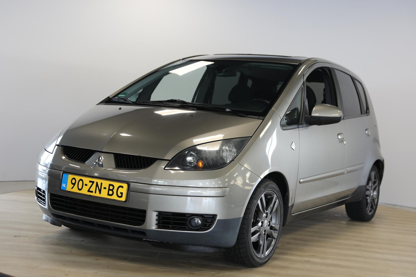 Mitsubishi Colt - 1.5 Sky | Schuif- opendak | Airco | Nieuwe APK - AutoWereld.nl