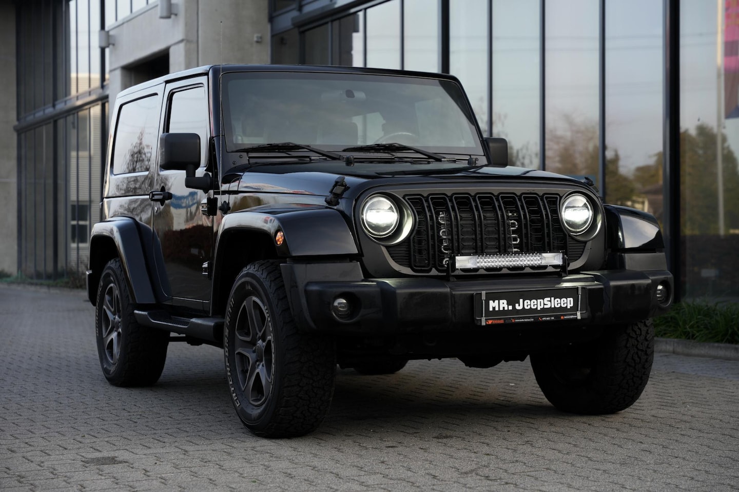 Jeep Wrangler - 3.8 Sahara 4x4 (€19.900 meeneemprijs) - AutoWereld.nl