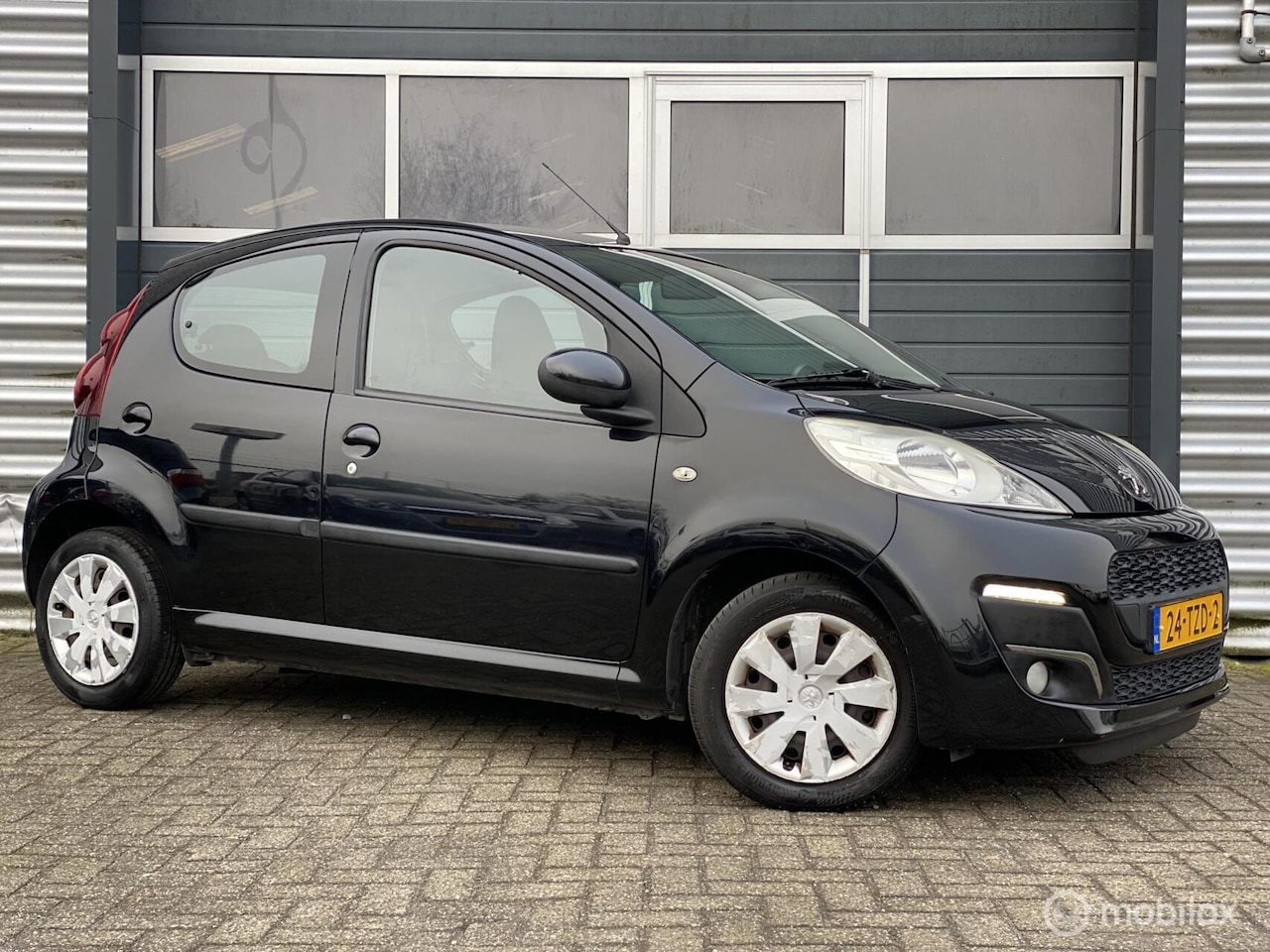 Peugeot 107 - 1.0 Active 2012 5D Facelift|LED|Airco|Bluetooth| - AutoWereld.nl
