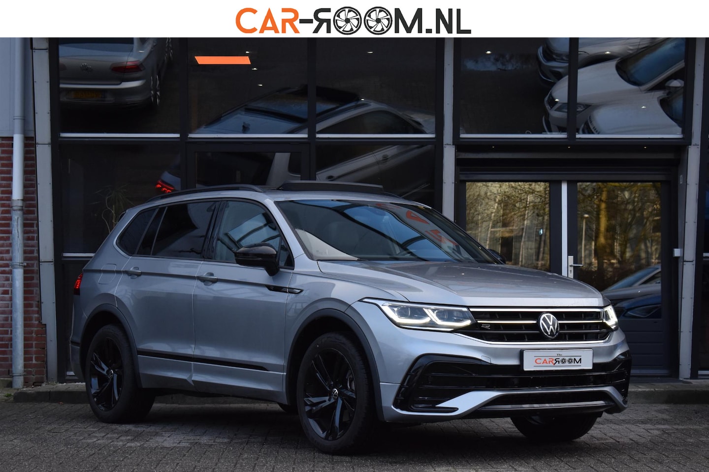 Volkswagen Tiguan Allspace - 1.5 TSI R-Line 7p. Pano Lane ACC Stuurvw Trekhaak - AutoWereld.nl
