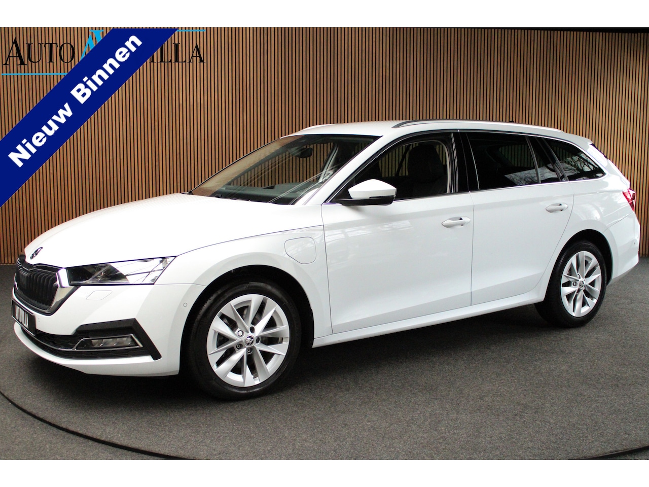 Skoda Octavia Combi - 1.4 TSI iV PHEV HUD Leder Memory Camera ACC Stuurverwarming Ambient Keyless Virtual - AutoWereld.nl