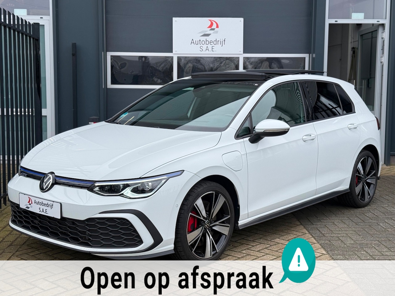 Volkswagen Golf - 1.4 eHybrid GTE IQ LIGHT HUD PANO SFEER CARPLAY - AutoWereld.nl