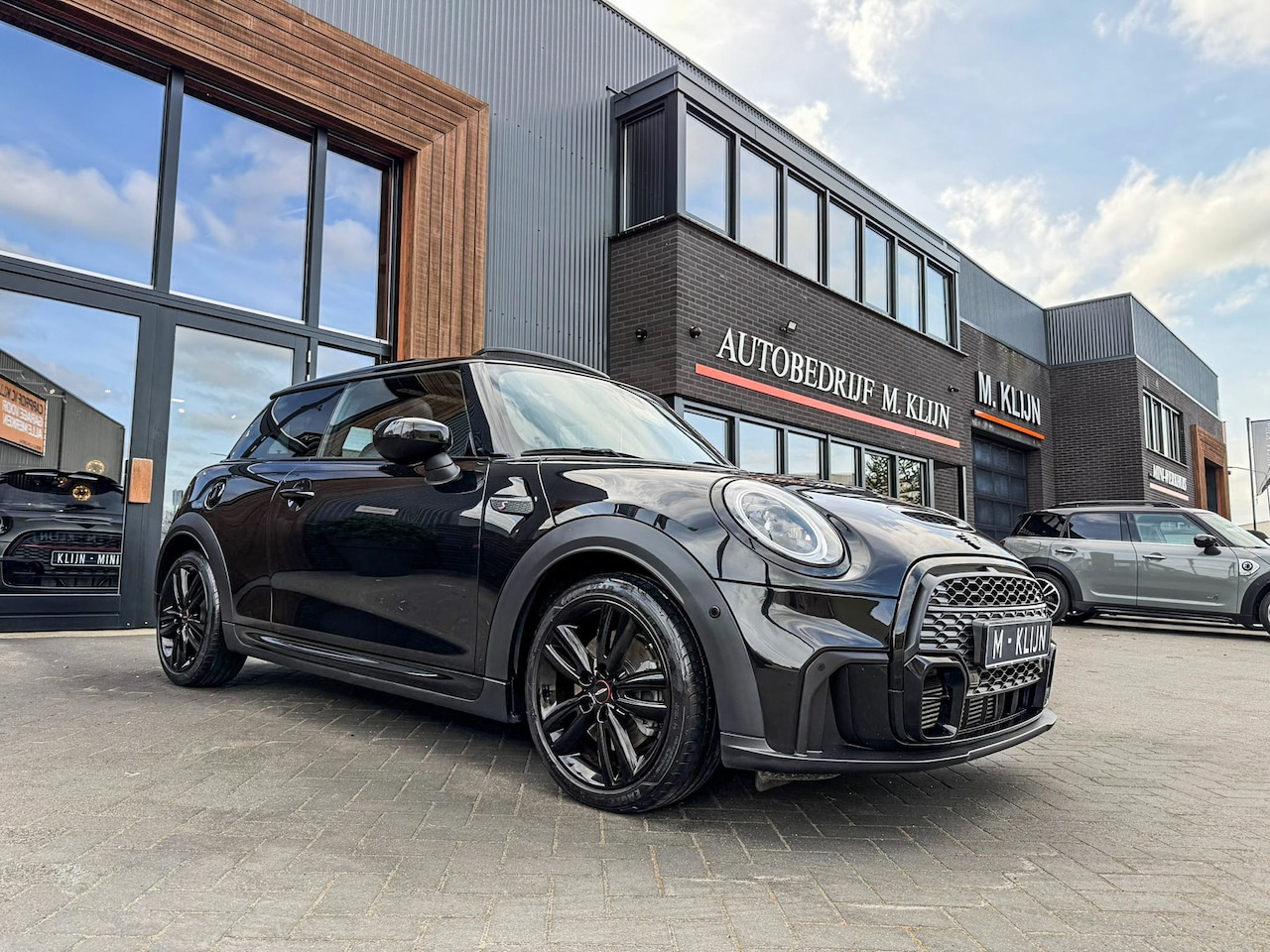 MINI Cooper S - Mini 2.0 John Cooper Works F1 aut 178pk/Pano/Camera/Head up/HK/Bomvol - AutoWereld.nl