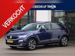 Volkswagen T-Roc - 1.5 TSI United 110KW/150PK DSG, trekhaak, keyless entry, digital cockpit pro, bi colour LM