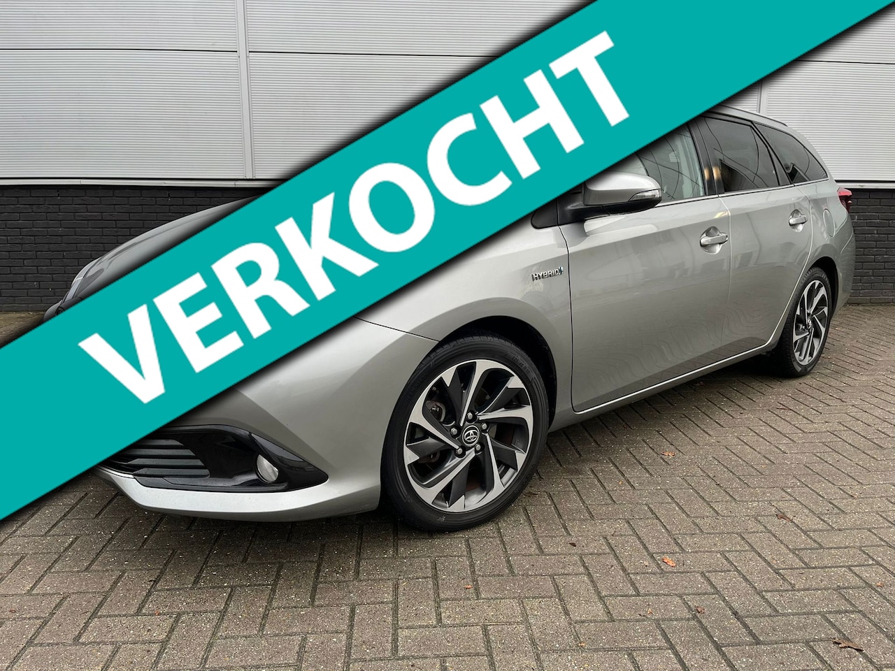 Toyota Auris Touring Sports - 1.8 Hybrid Clima - navi - camera - LED - 17" lm velgen - stoelverwarming - Privacy glass - AutoWereld.nl