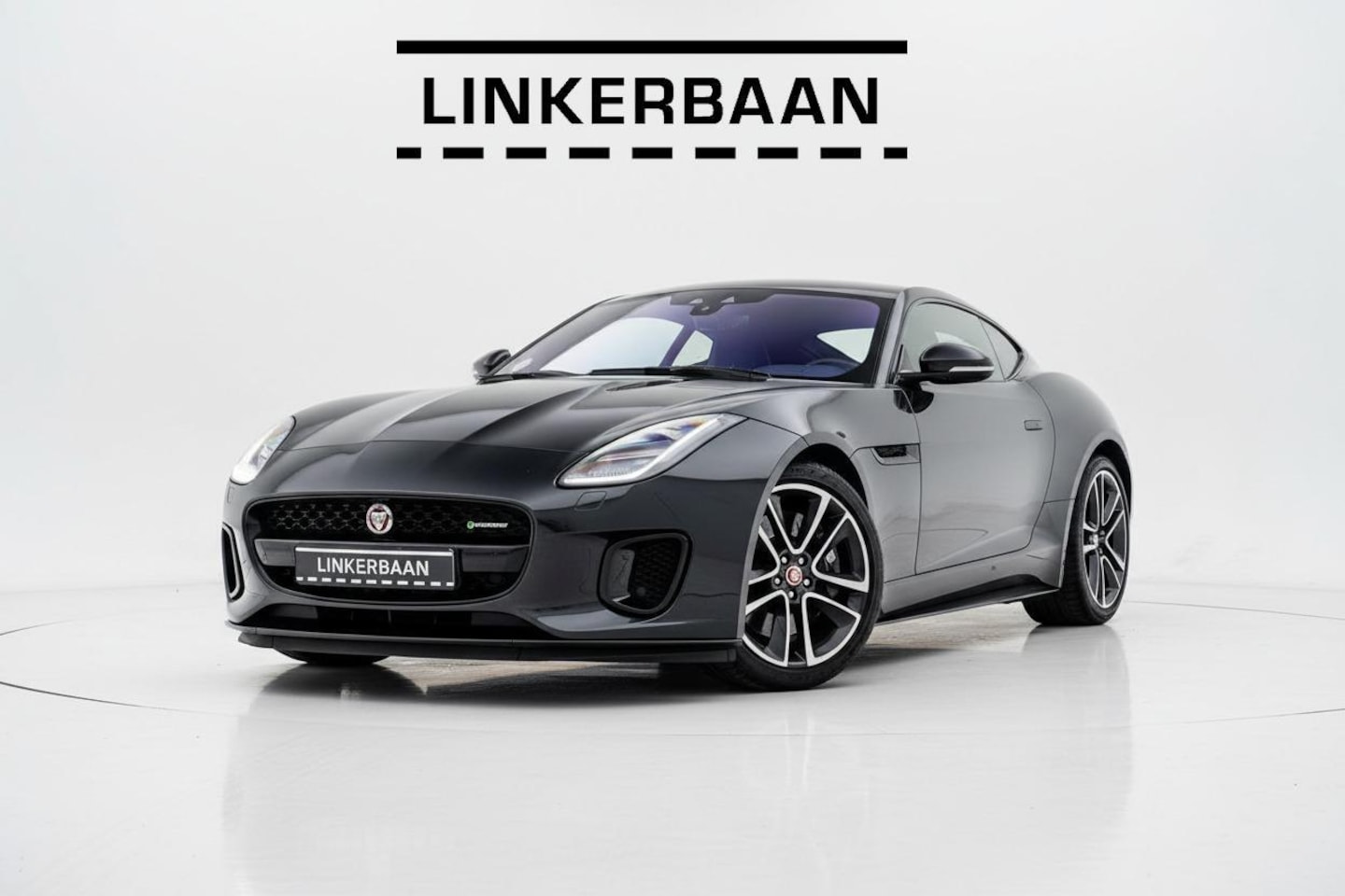 Jaguar F-type - 2.0T P300 R-Dynamic | Panodak | Meridian | Camera | Sportuitlaat | 19 inch | - AutoWereld.nl